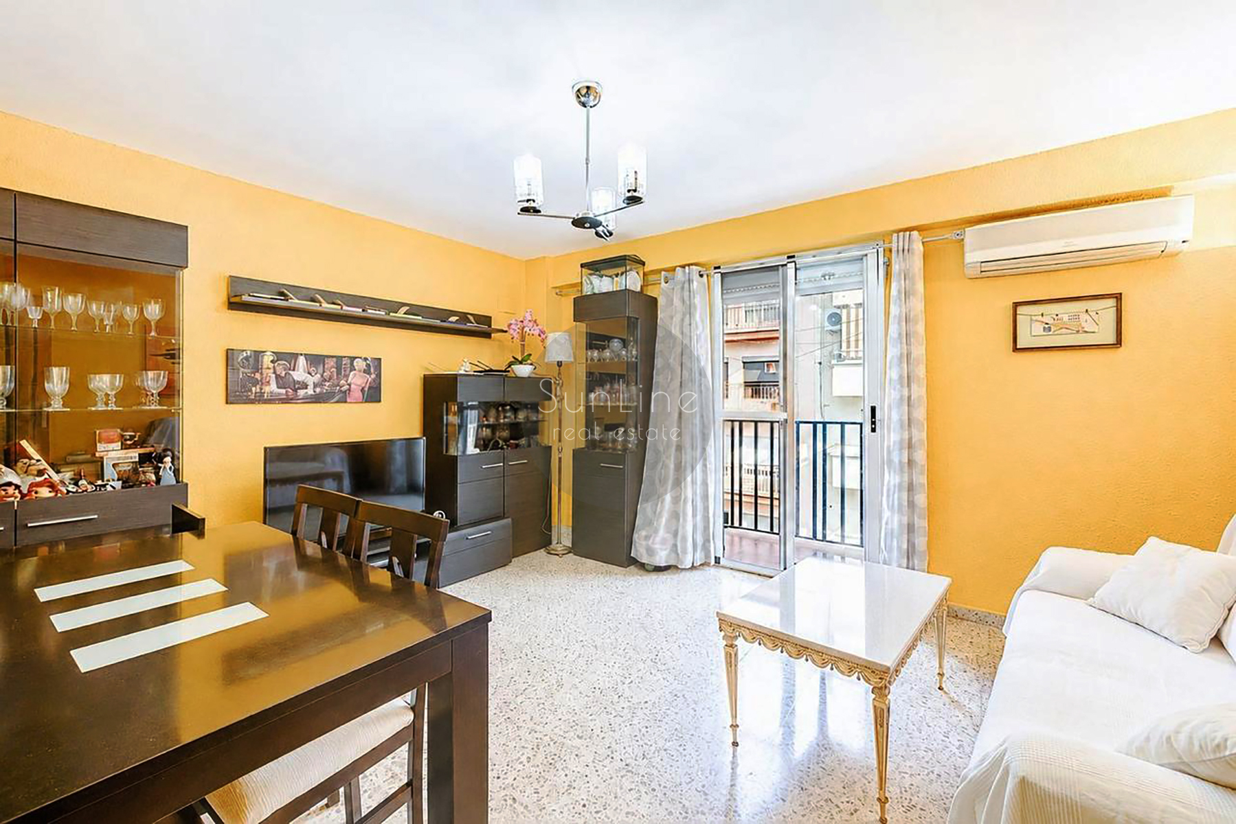 Bright 100 m² apartment with 4 bedrooms, balcony and elevator