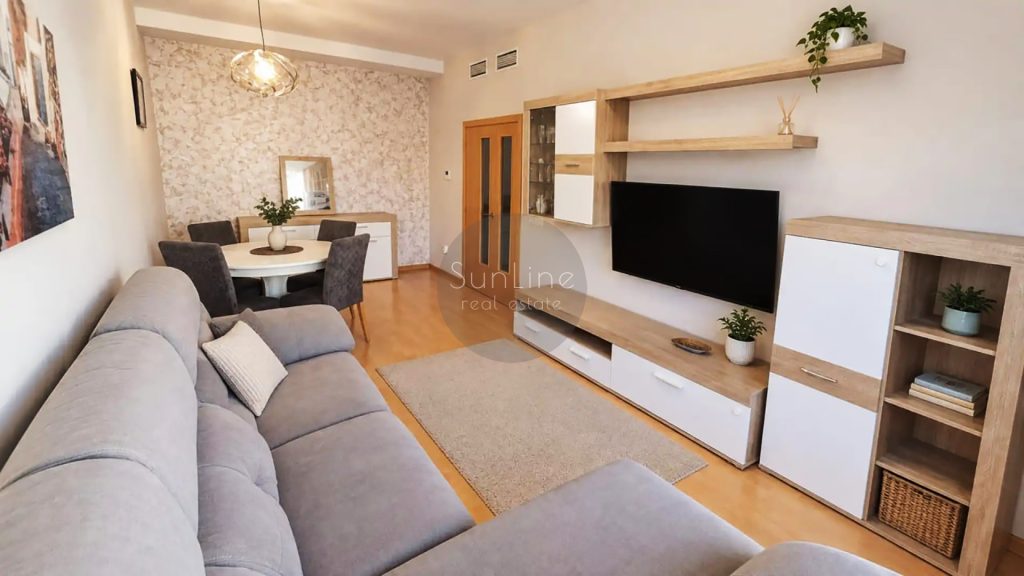 Apartment with 4 bedrooms, pool and 2 parking spaces in La Pobla de Vallbona