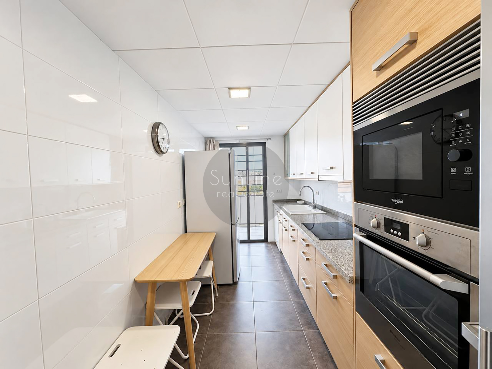Spacious 3-bedroom apartment with garage and pool in Casas Verdes