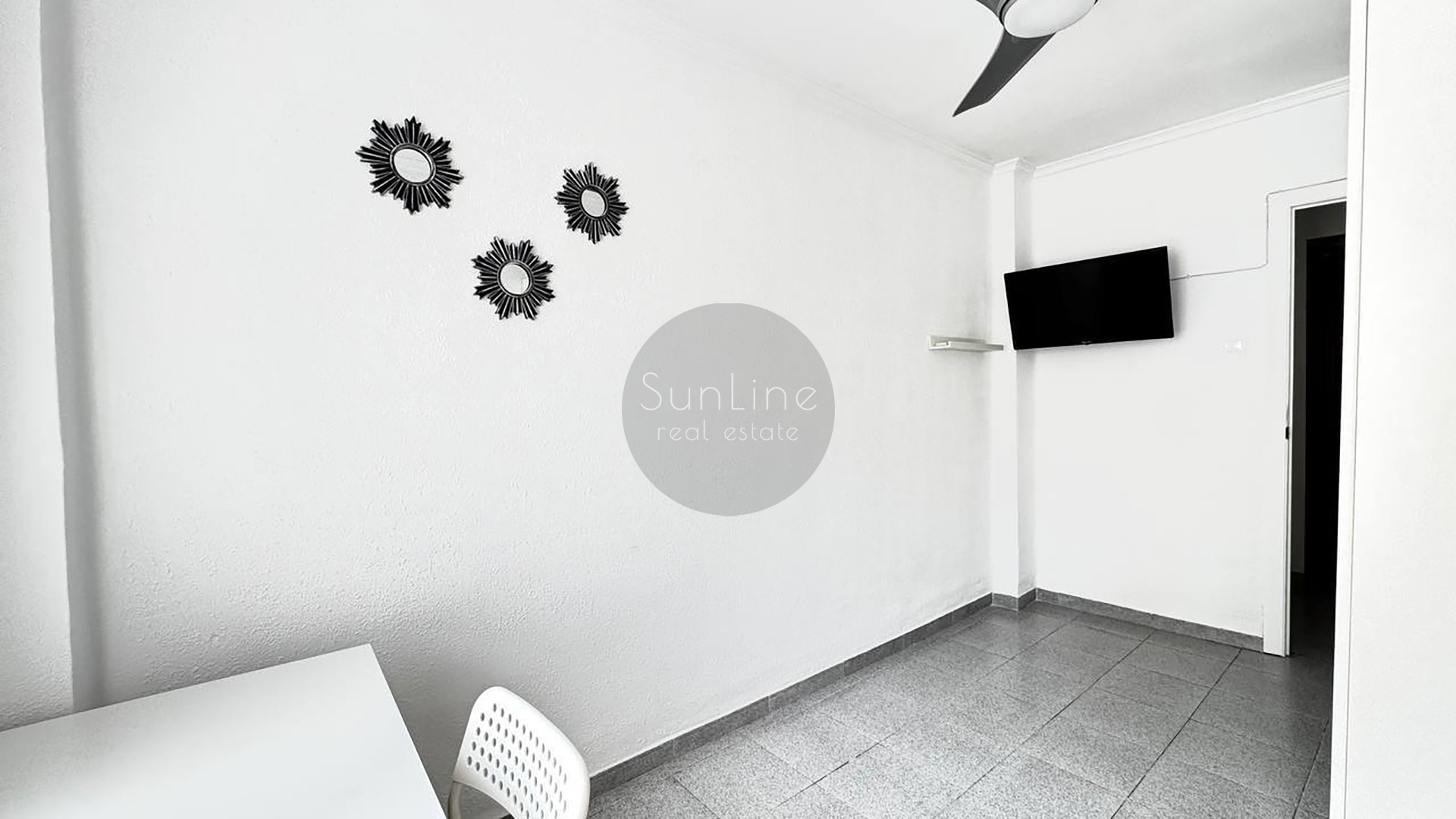 Rent of a furnished apartment with 3 bedrooms and storage room in Quatre Carreres