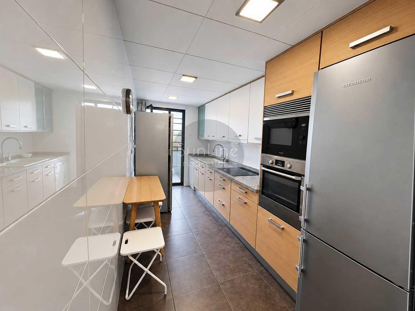 Spacious 3-bedroom apartment with garage and pool in Casas Verdes