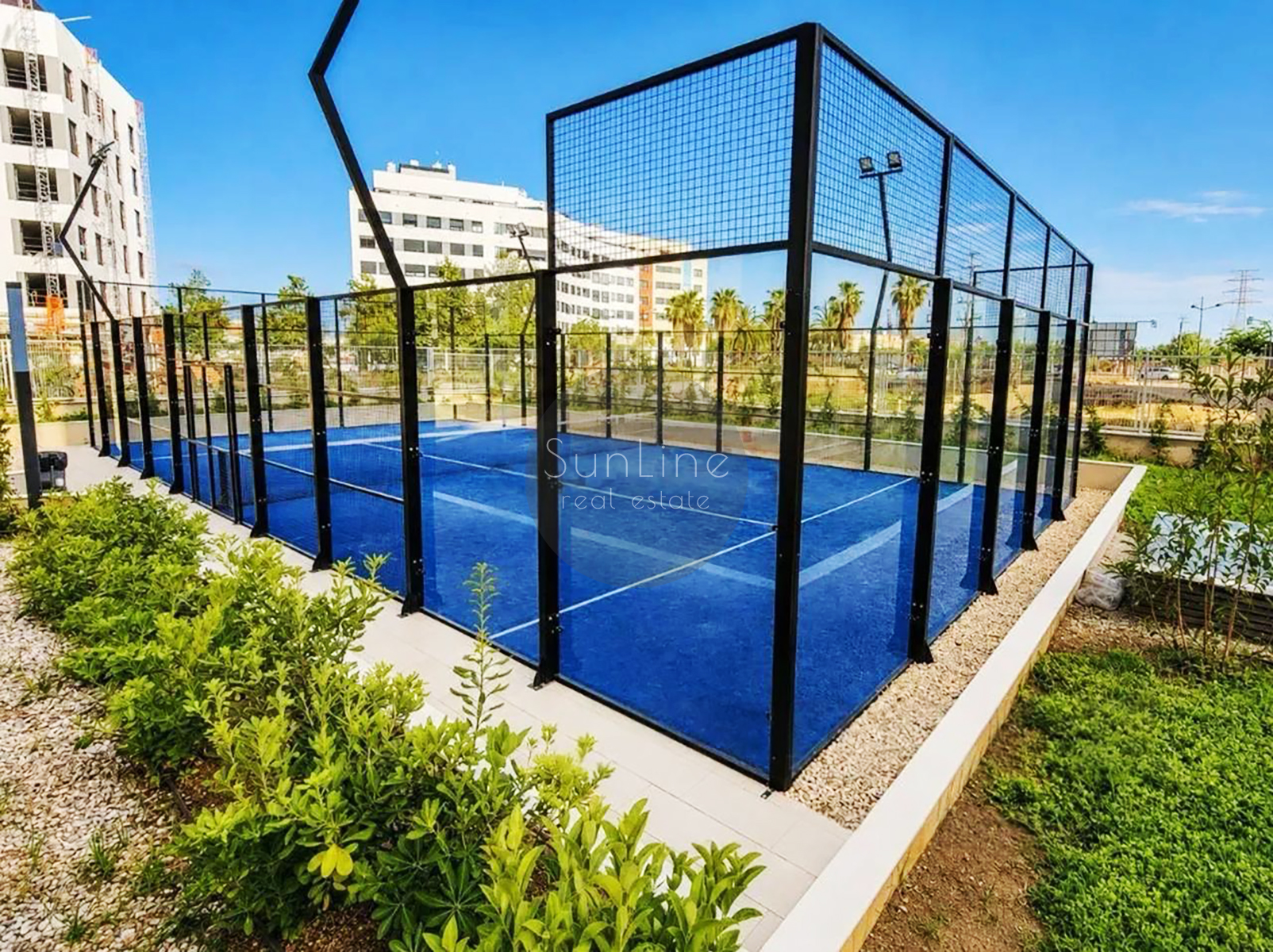 Rent of a modern 3-bedroom apartment with a balcony and view of the City of Arts and Sciences