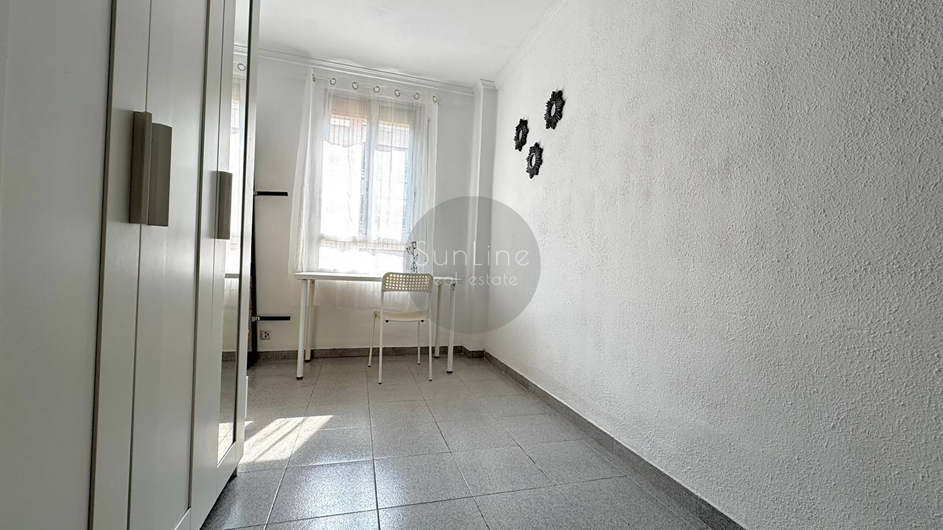 Rent of a furnished apartment with 3 bedrooms and storage room in Quatre Carreres