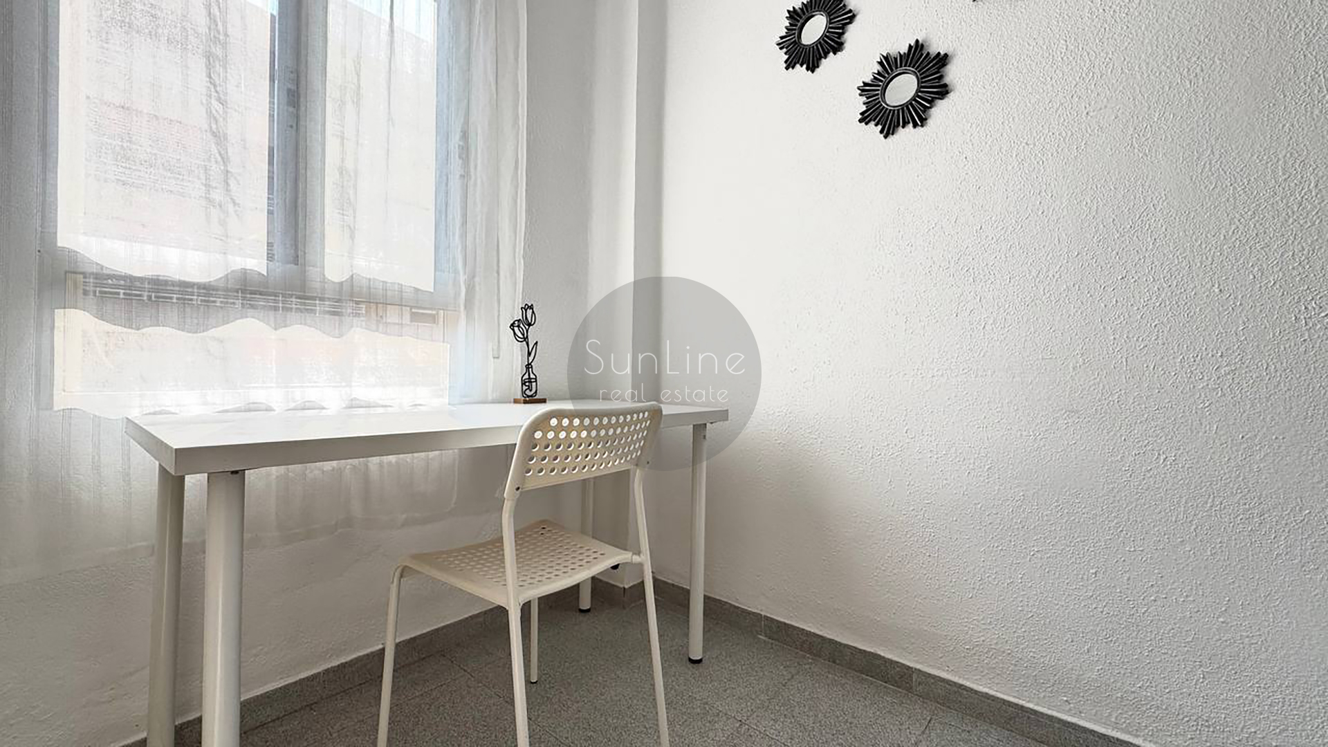 Rent of a furnished apartment with 3 bedrooms and storage room in Quatre Carreres