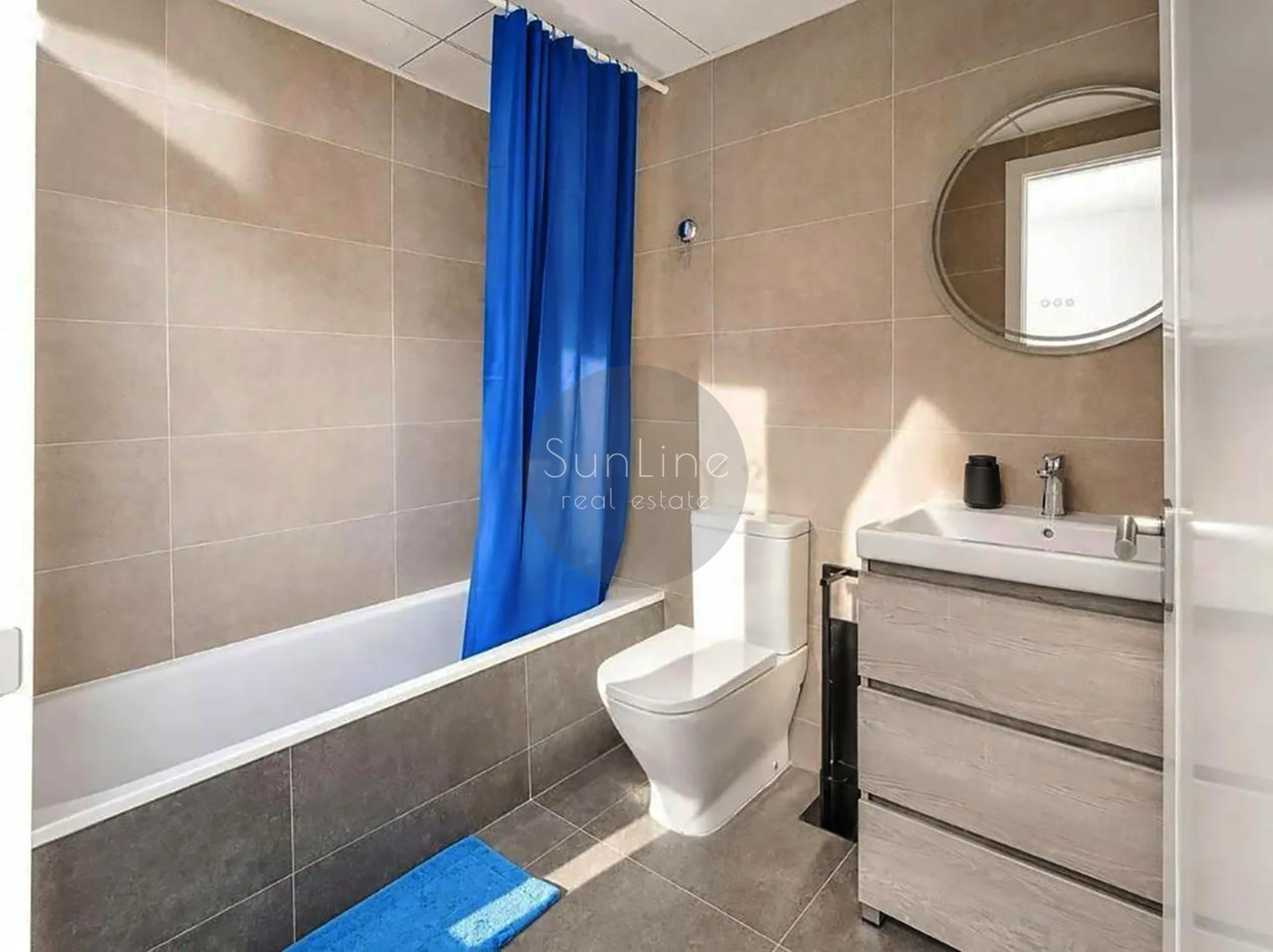 Rent of a modern 3-bedroom apartment with a balcony and view of the City of Arts and Sciences
