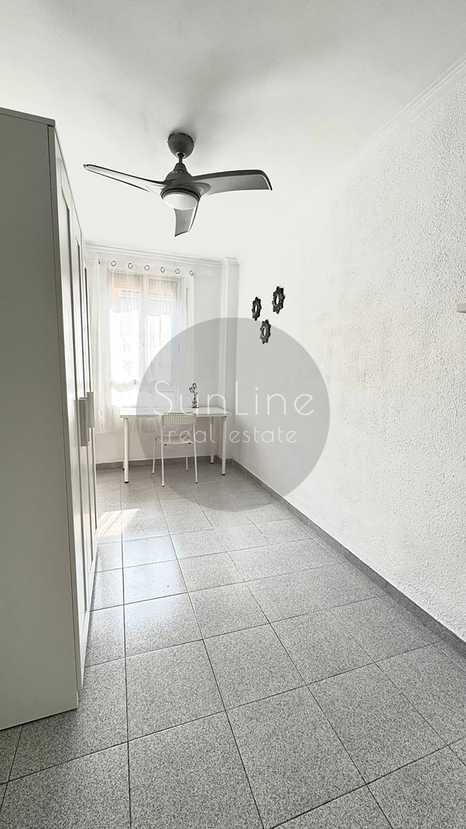 Rent of a furnished apartment with 3 bedrooms and storage room in Quatre Carreres