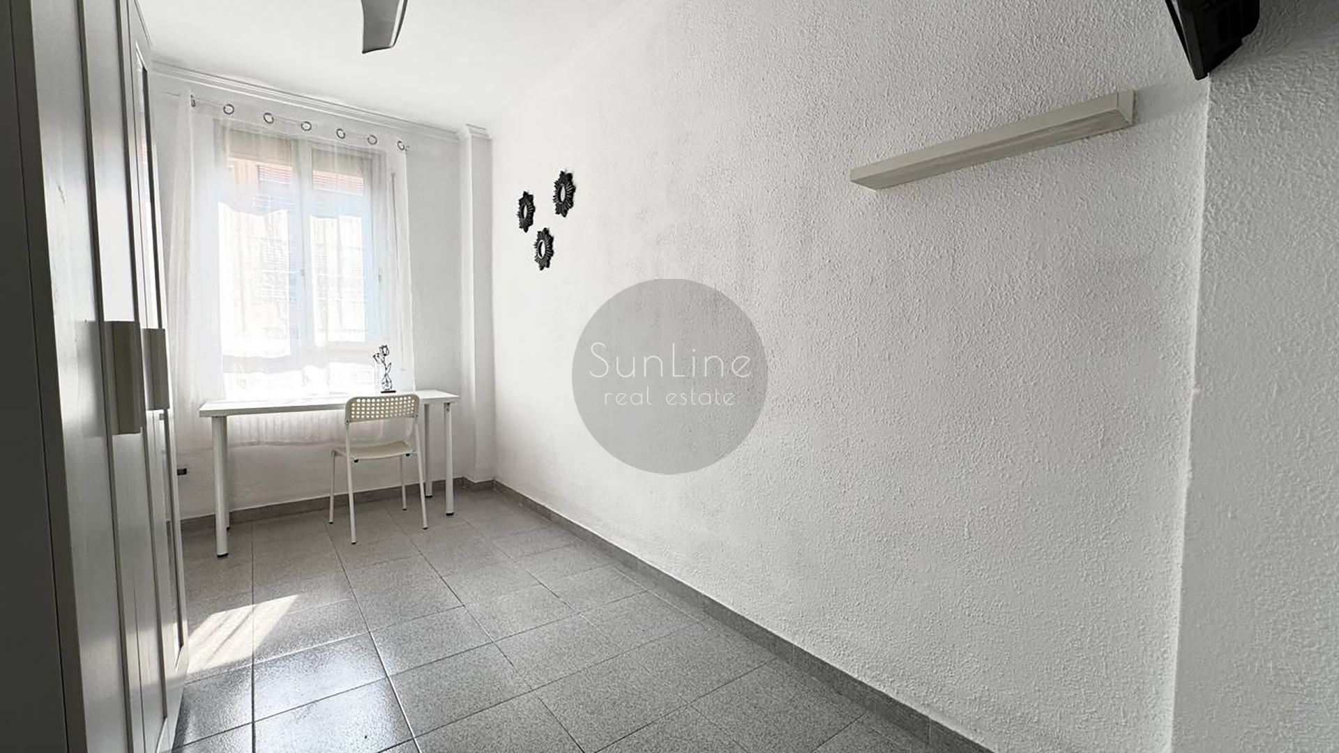 Rent of a furnished apartment with 3 bedrooms and storage room in Quatre Carreres