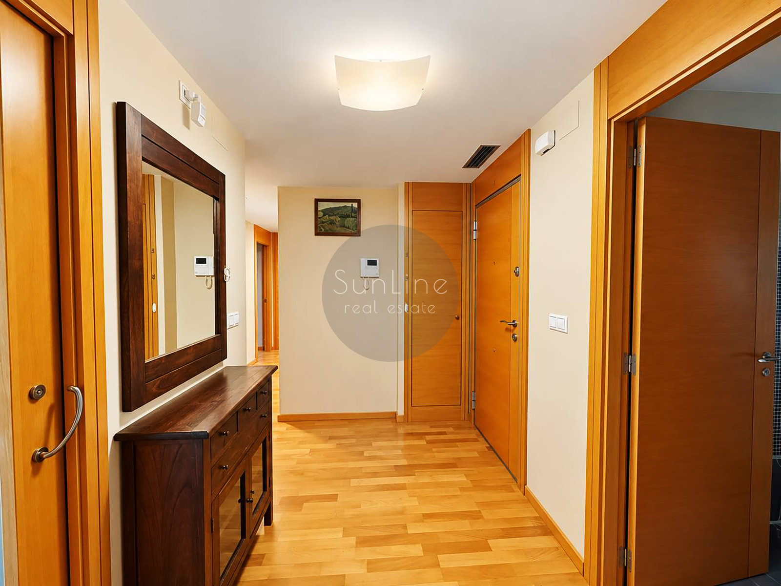 Spacious 3-bedroom apartment with garage and pool in Casas Verdes