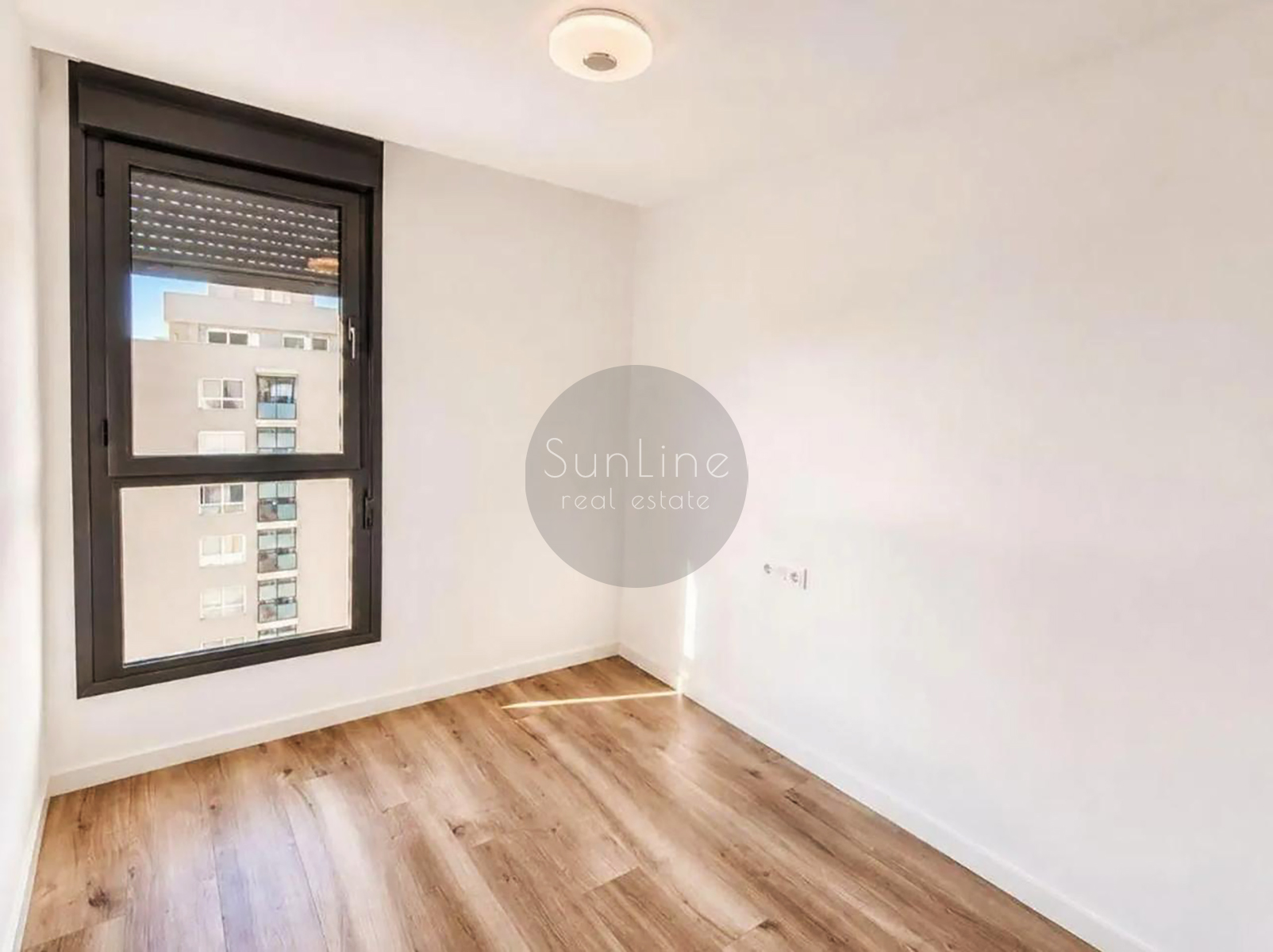 Rent of a modern 3-bedroom apartment with a balcony and view of the City of Arts and Sciences
