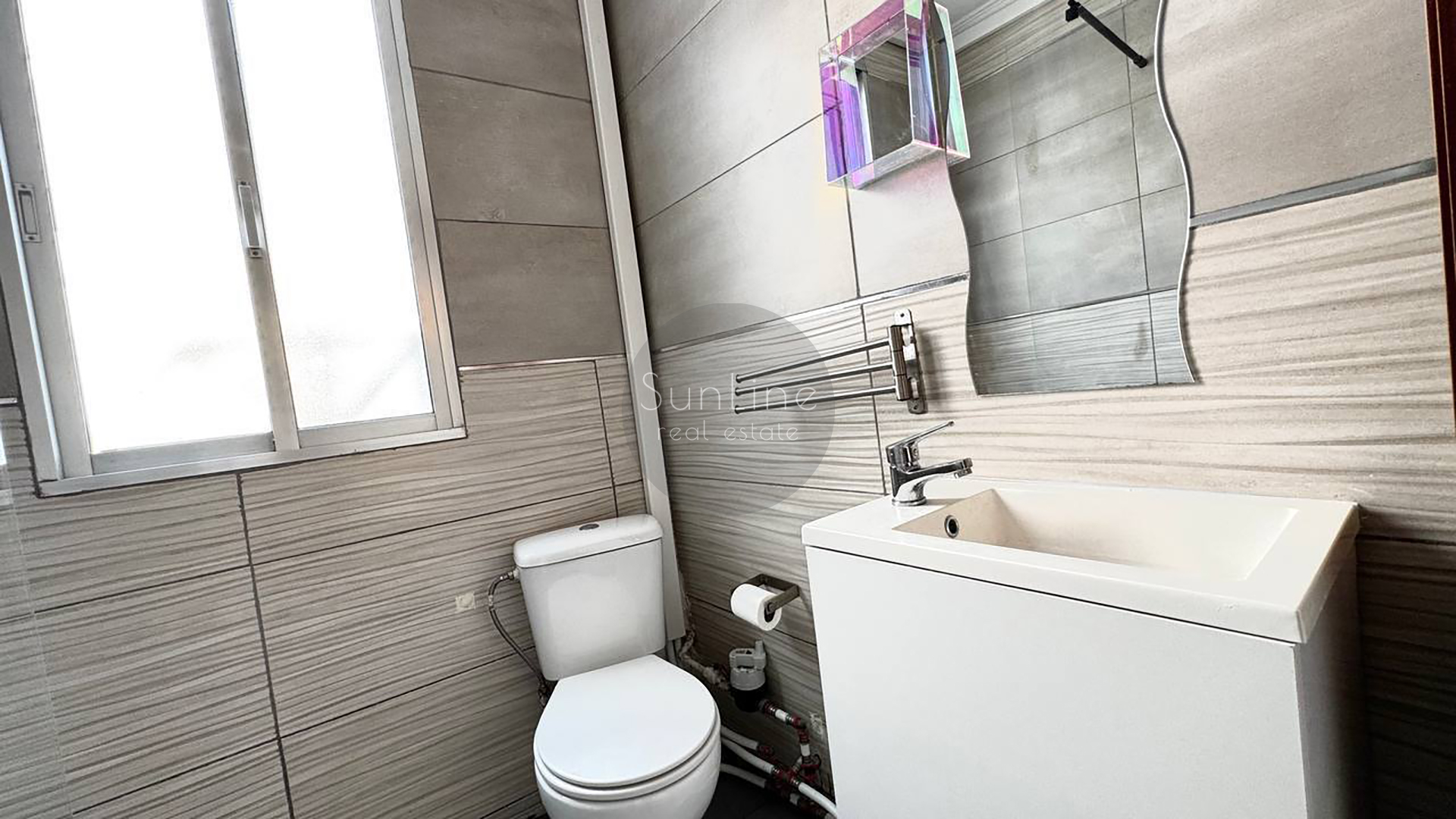 Rent of a furnished apartment with 3 bedrooms and storage room in Quatre Carreres