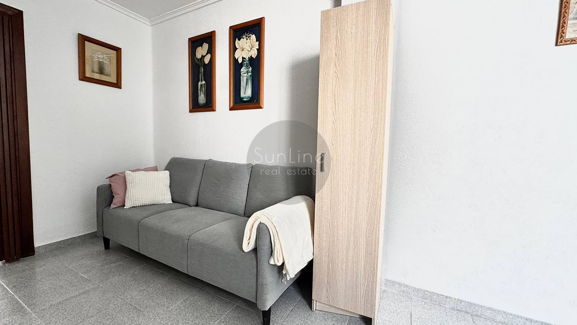 Rent of a furnished apartment with 3 bedrooms and storage room in Quatre Carreres