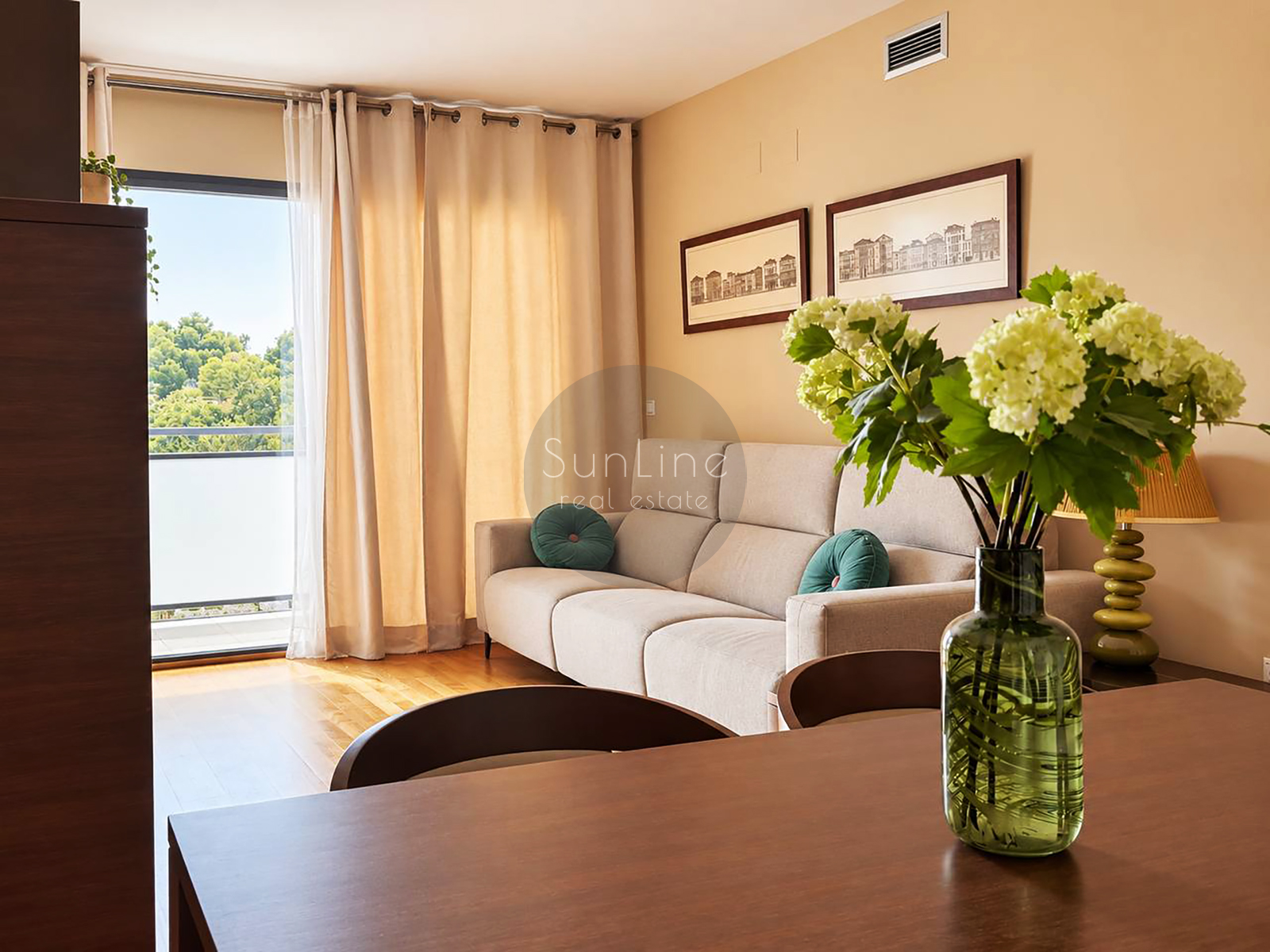 Spacious 3-bedroom apartment with garage and pool in Casas Verdes
