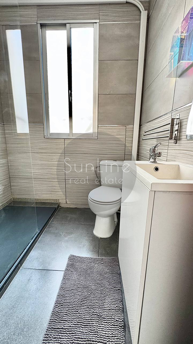 Rent of a furnished apartment with 3 bedrooms and storage room in Quatre Carreres