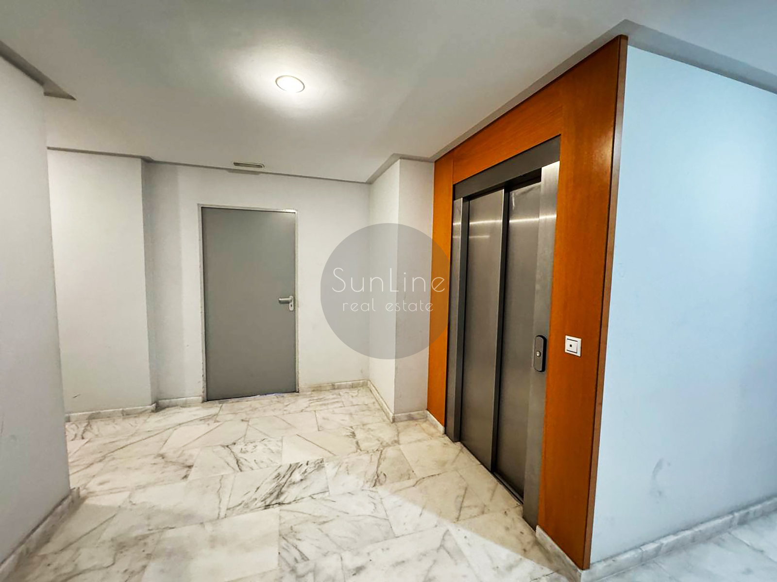 Spacious 3-bedroom apartment with garage and pool in Casas Verdes