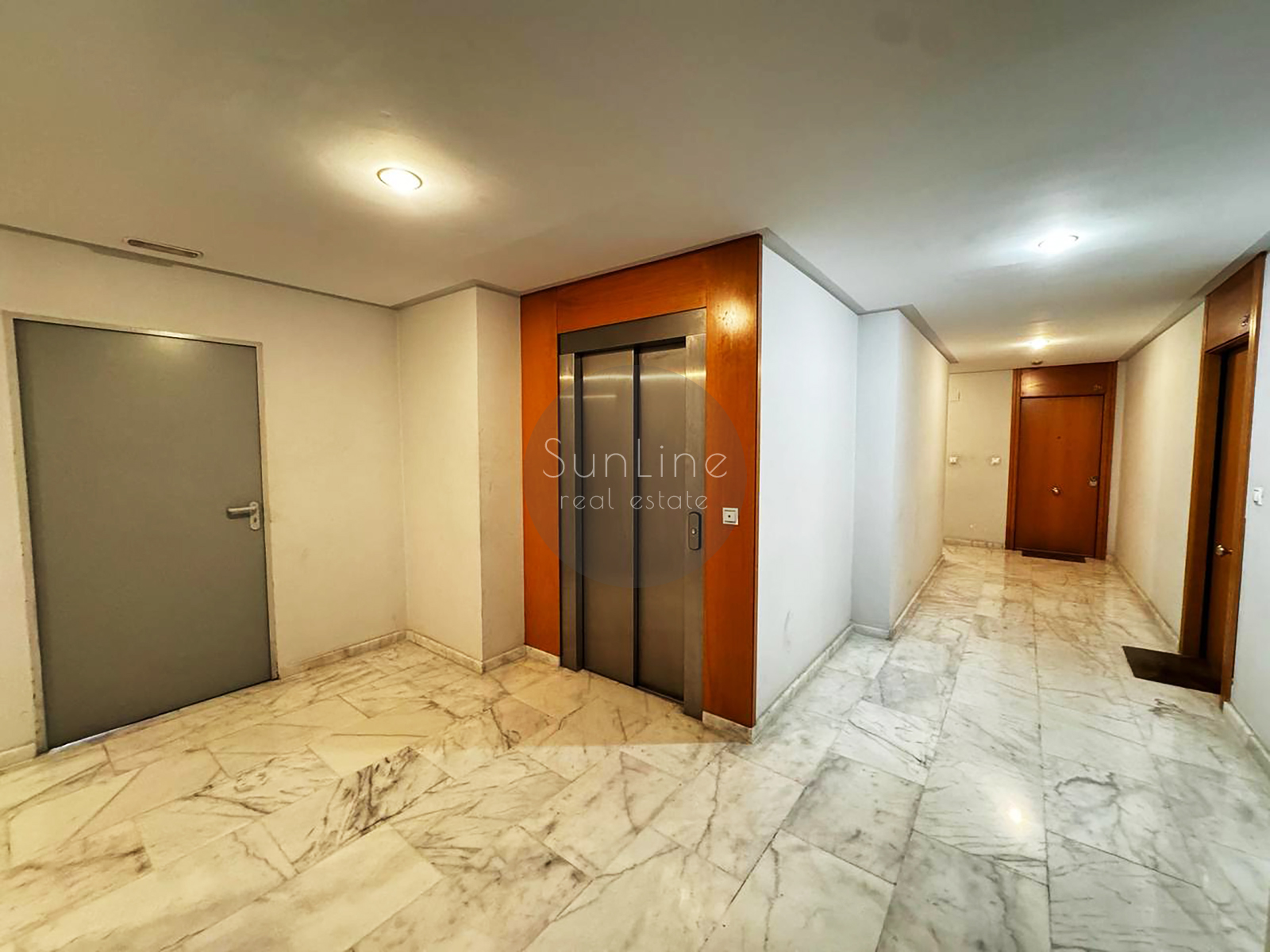 Spacious 3-bedroom apartment with garage and pool in Casas Verdes