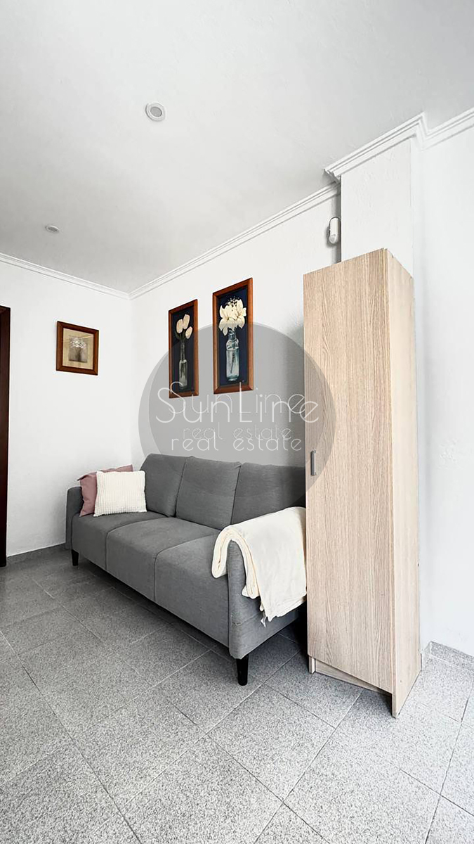Rent of a furnished apartment with 3 bedrooms and storage room in Quatre Carreres