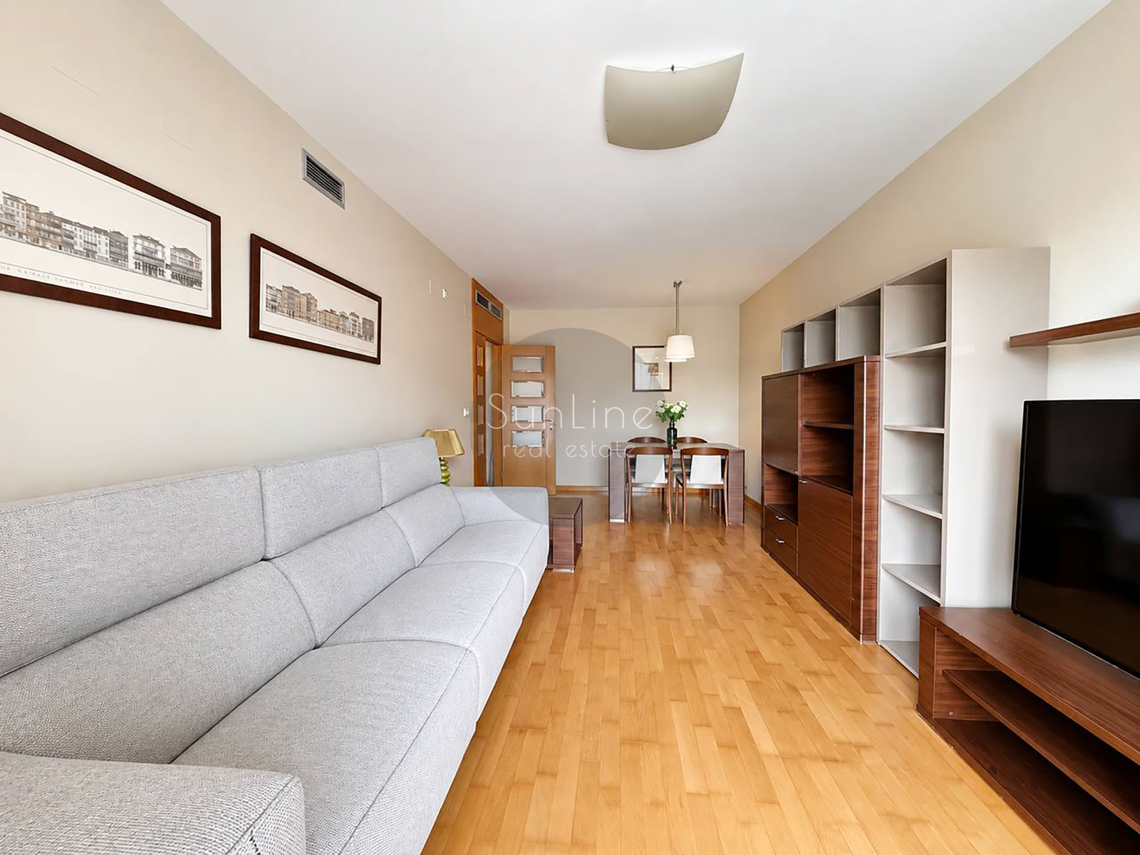 Spacious 3-bedroom apartment with garage and pool in Casas Verdes