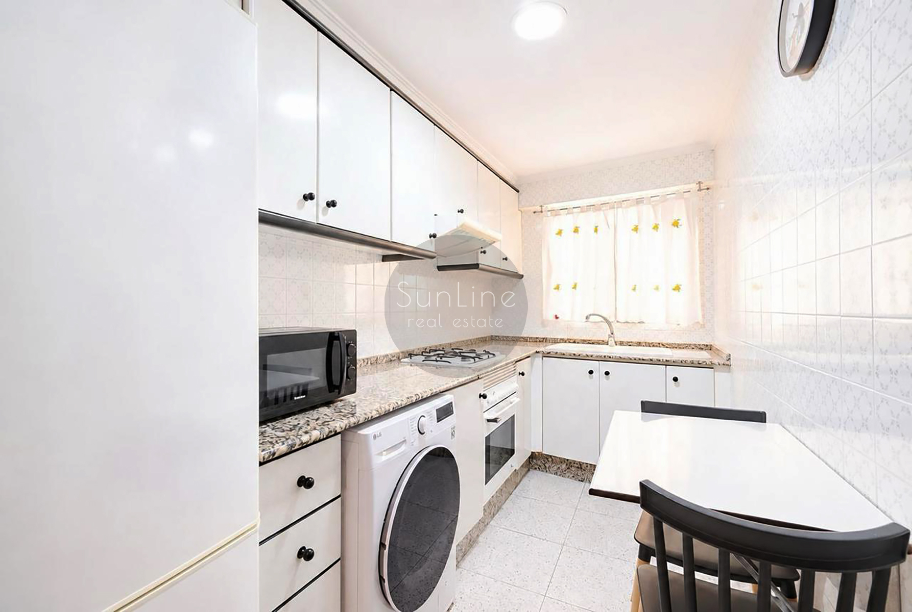 Bright 100 m² apartment with 4 bedrooms, balcony and elevator