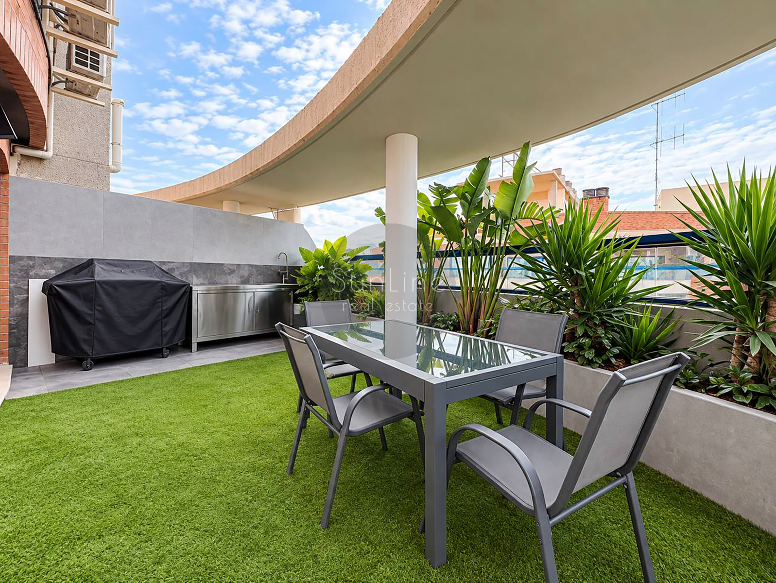 Penthouse 110 m² with 3 bedrooms, 3 bathrooms and a terrace in Valencia