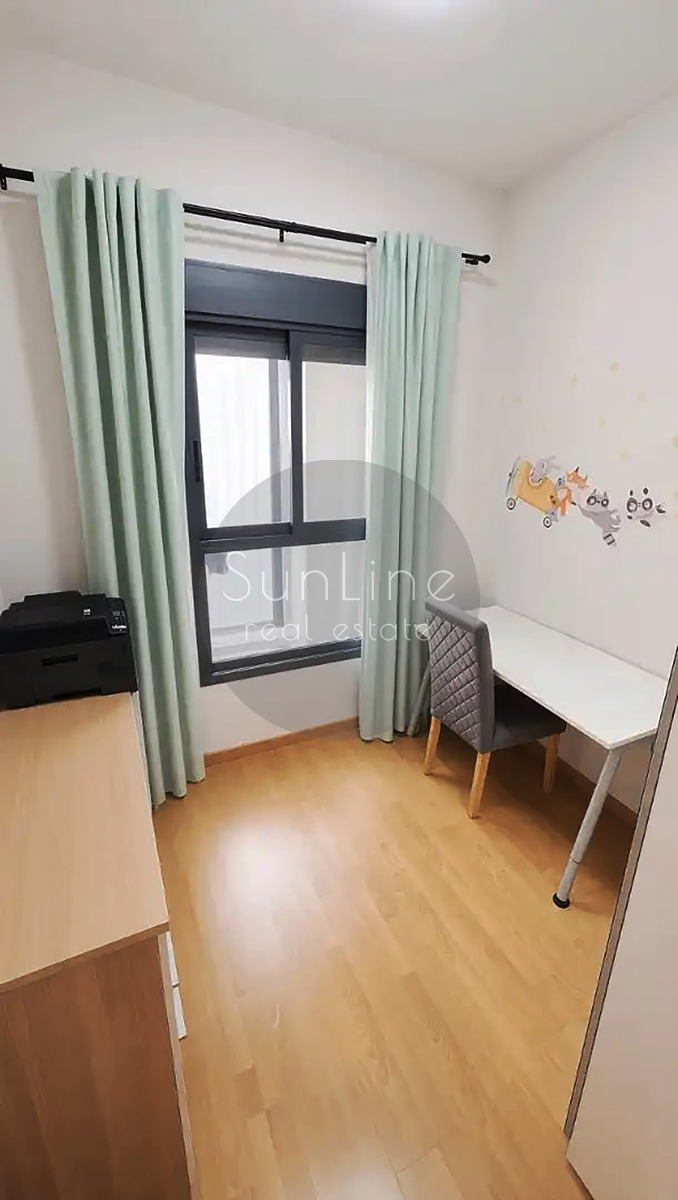 Apartment with 4 bedrooms, pool and 2 parking spaces in La Pobla de Vallbona