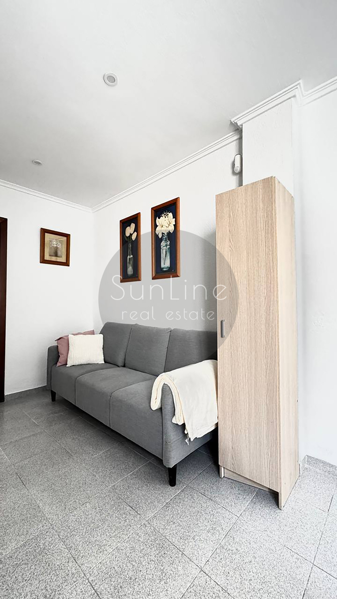 Rent of a furnished apartment with 3 bedrooms and storage room in Quatre Carreres
