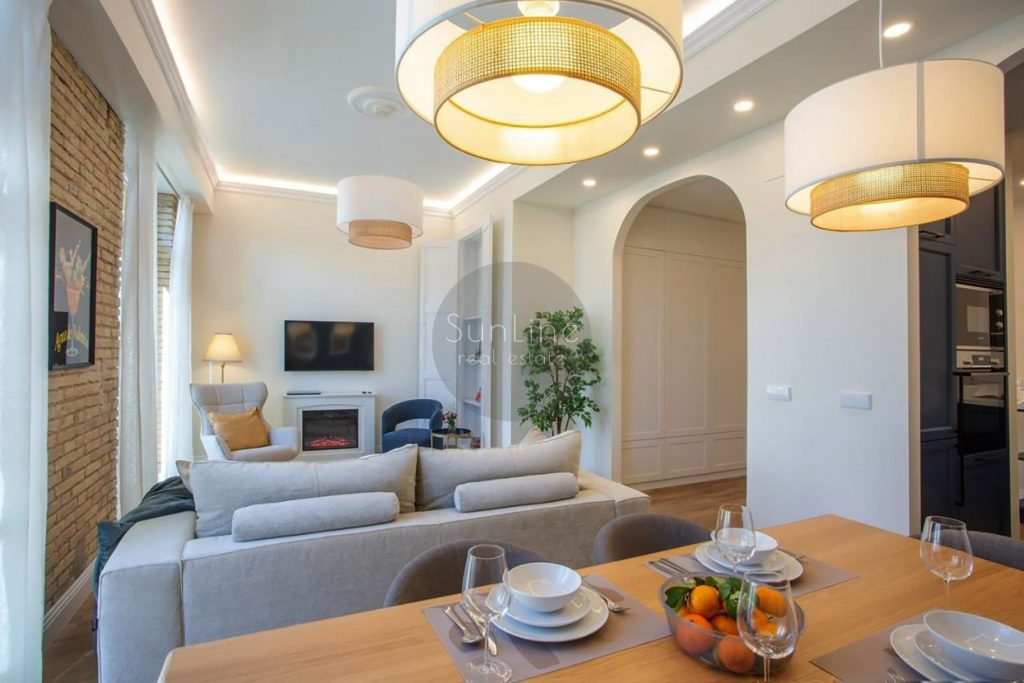 Modern apartment 91 m² with 3 bedrooms and 2 bathrooms in Russafa