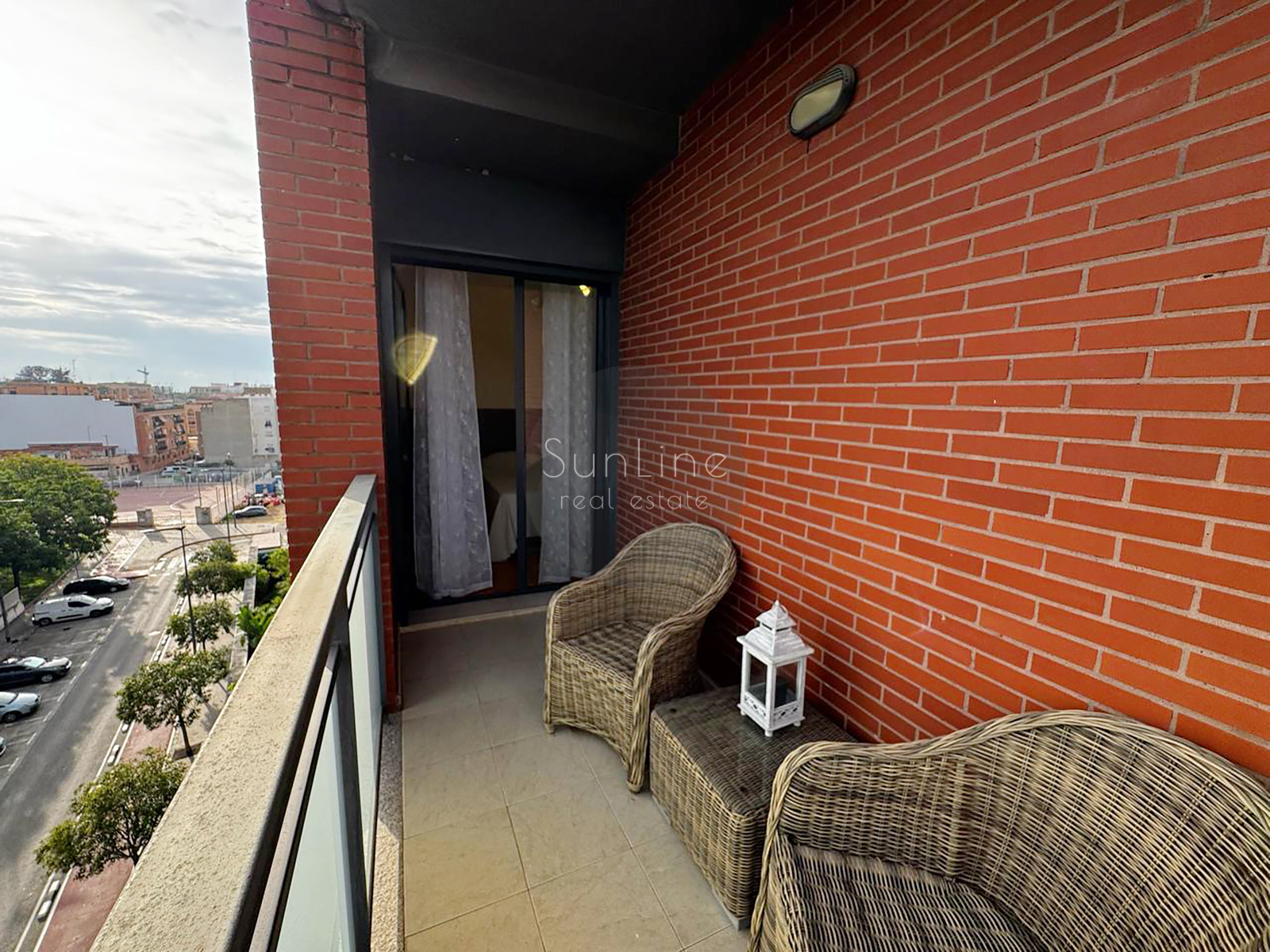 Spacious 3-bedroom apartment with garage and pool in Casas Verdes