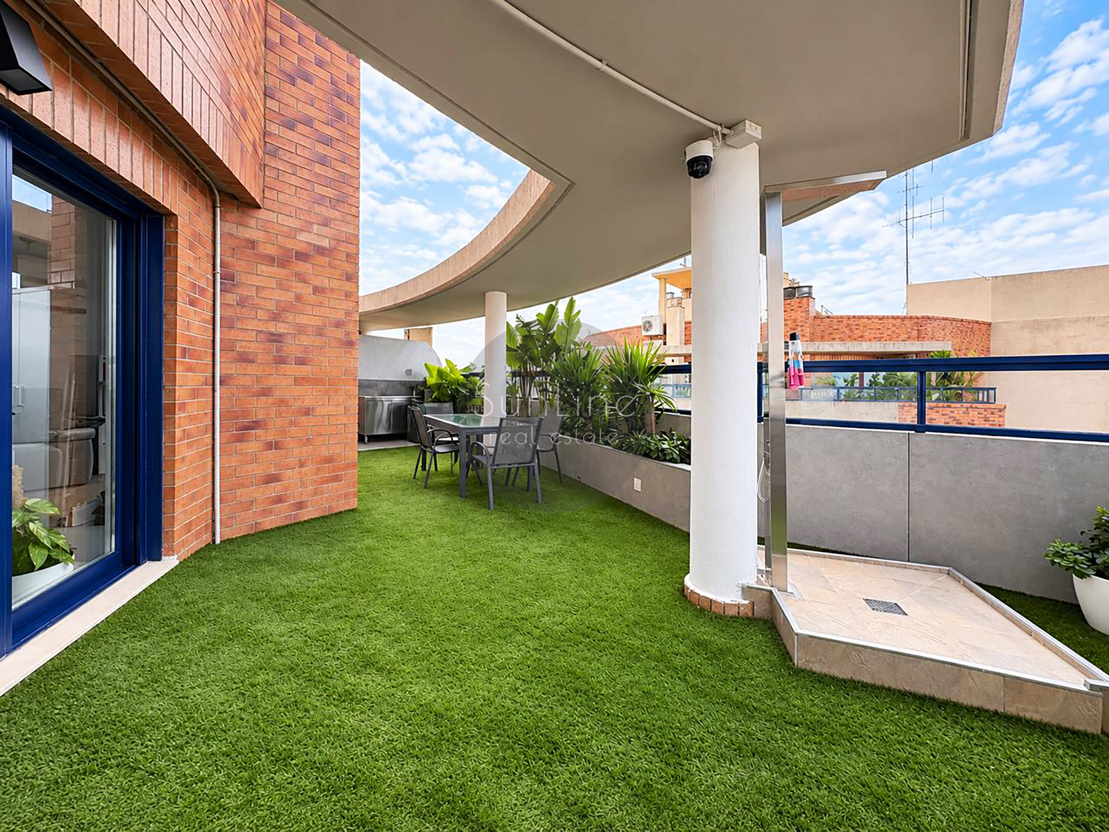 Penthouse 110 m² with 3 bedrooms, 3 bathrooms and a terrace in Valencia
