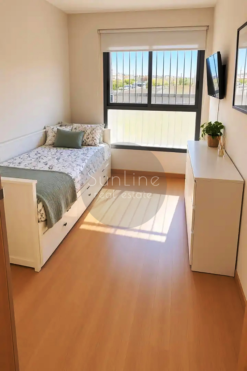 Apartment with 4 bedrooms, pool and 2 parking spaces in La Pobla de Vallbona