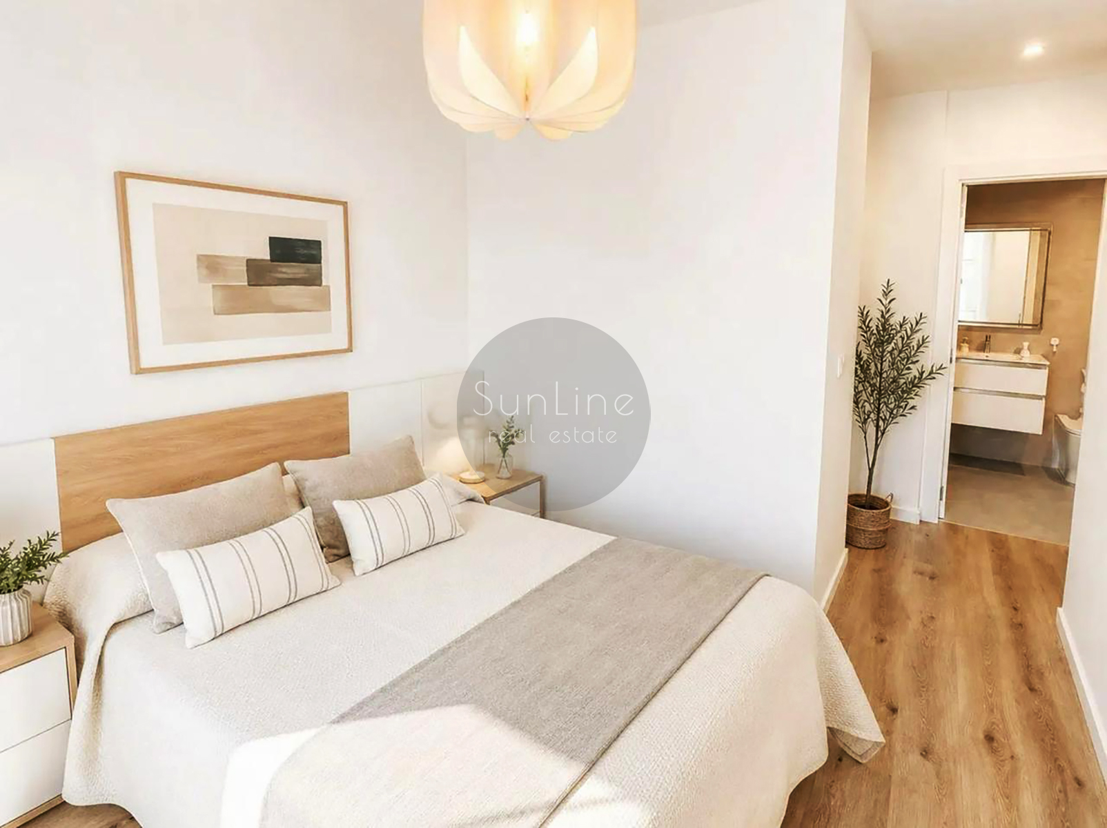Rent of a modern 3-bedroom apartment with a balcony and view of the City of Arts and Sciences