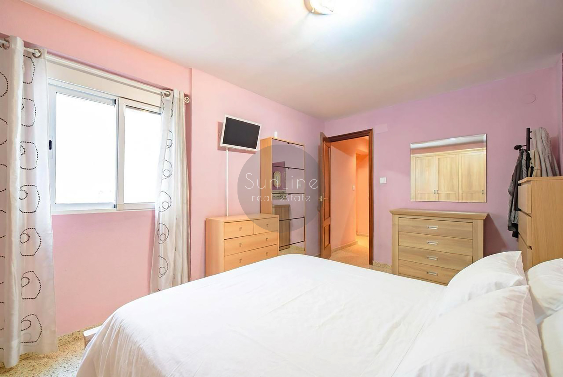 Bright 100 m² apartment with 4 bedrooms, balcony and elevator