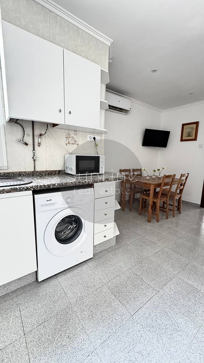 Rent of a furnished apartment with 3 bedrooms and storage room in Quatre Carreres