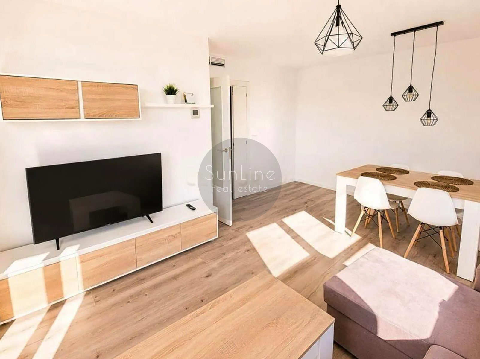 Rent of a modern 3-bedroom apartment with a balcony and view of the City of Arts and Sciences