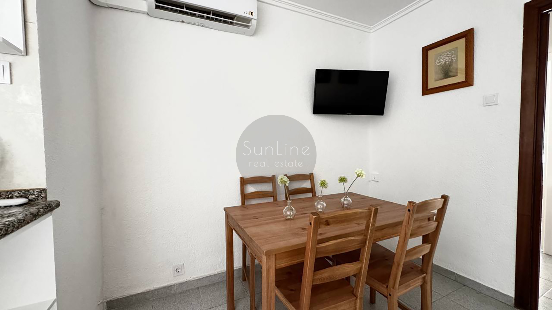 Rent of a furnished apartment with 3 bedrooms and storage room in Quatre Carreres