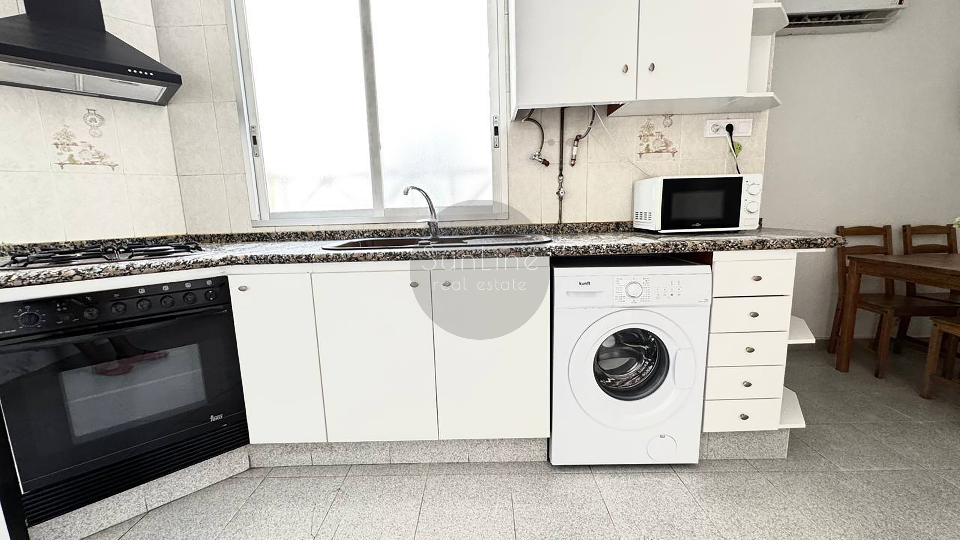 Rent of a furnished apartment with 3 bedrooms and storage room in Quatre Carreres