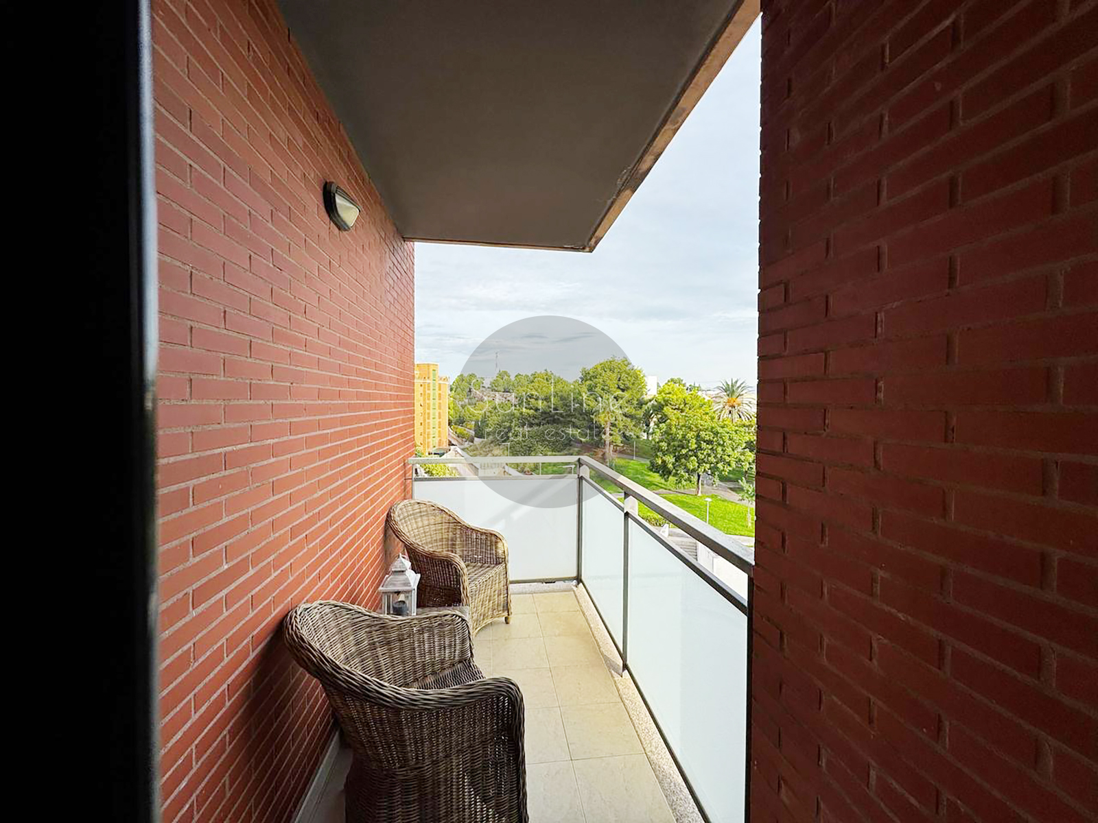 Spacious 3-bedroom apartment with garage and pool in Casas Verdes