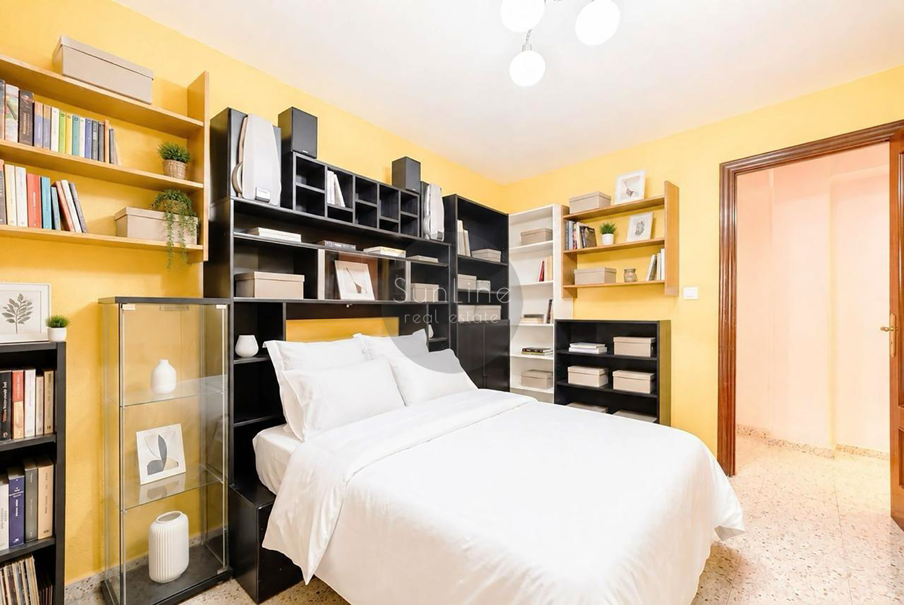 Bright 100 m² apartment with 4 bedrooms, balcony and elevator