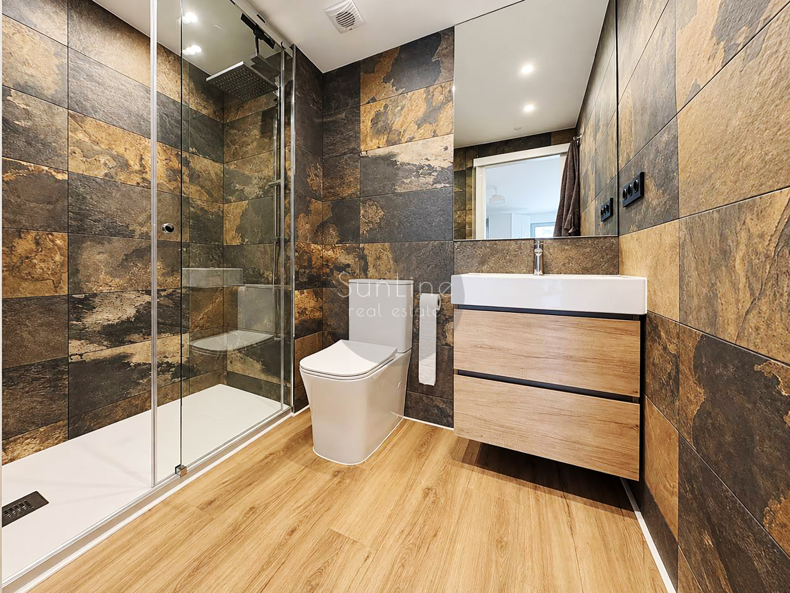 Penthouse 110 m² with 3 bedrooms, 3 bathrooms and a terrace in Valencia