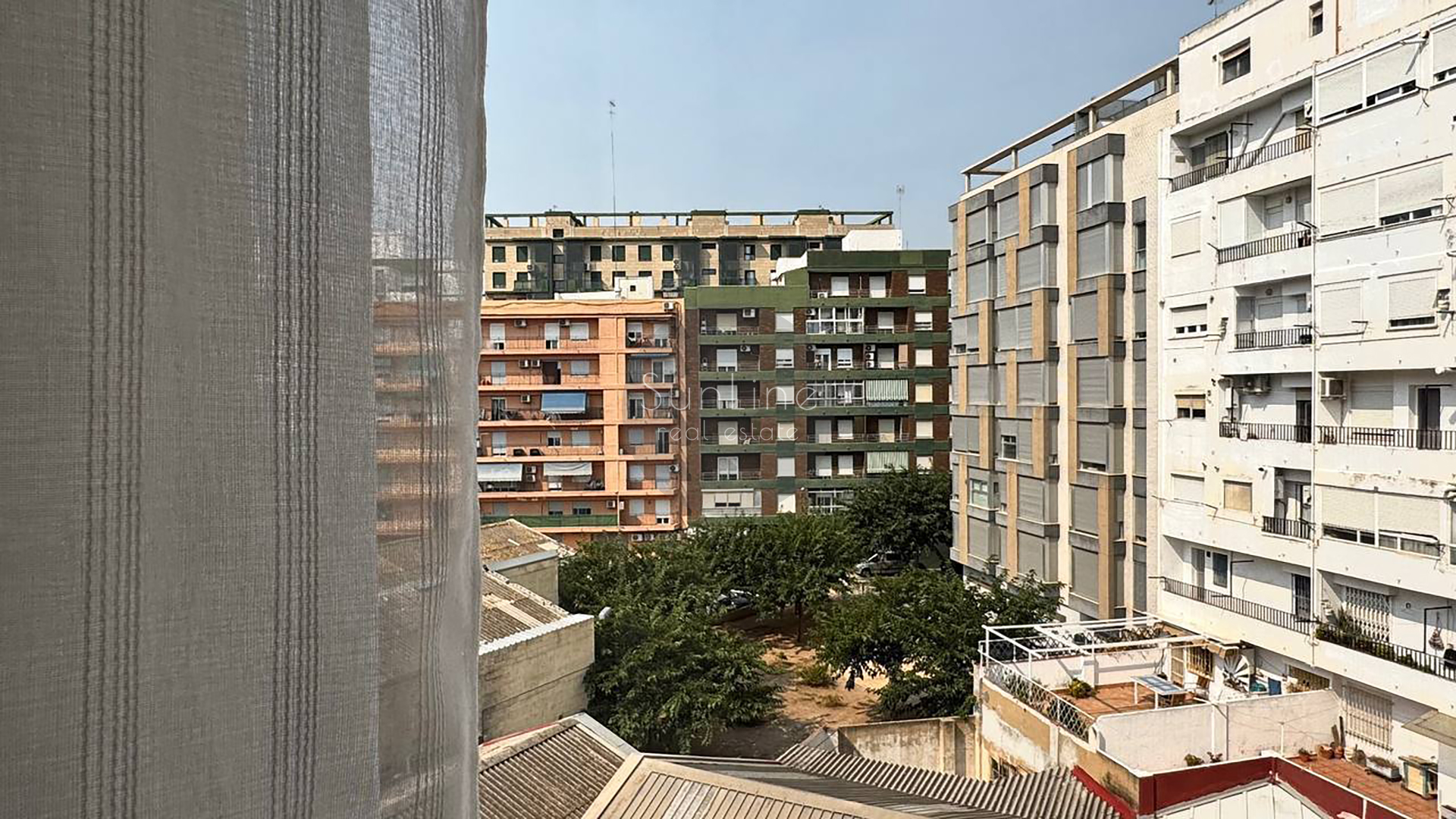 Rent of a furnished apartment with 3 bedrooms and storage room in Quatre Carreres