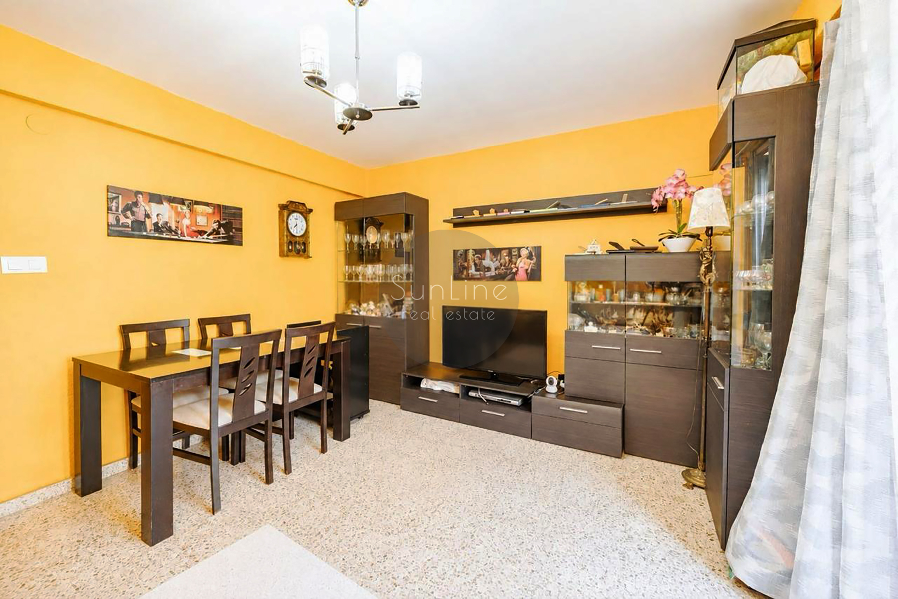 Bright 100 m² apartment with 4 bedrooms, balcony and elevator
